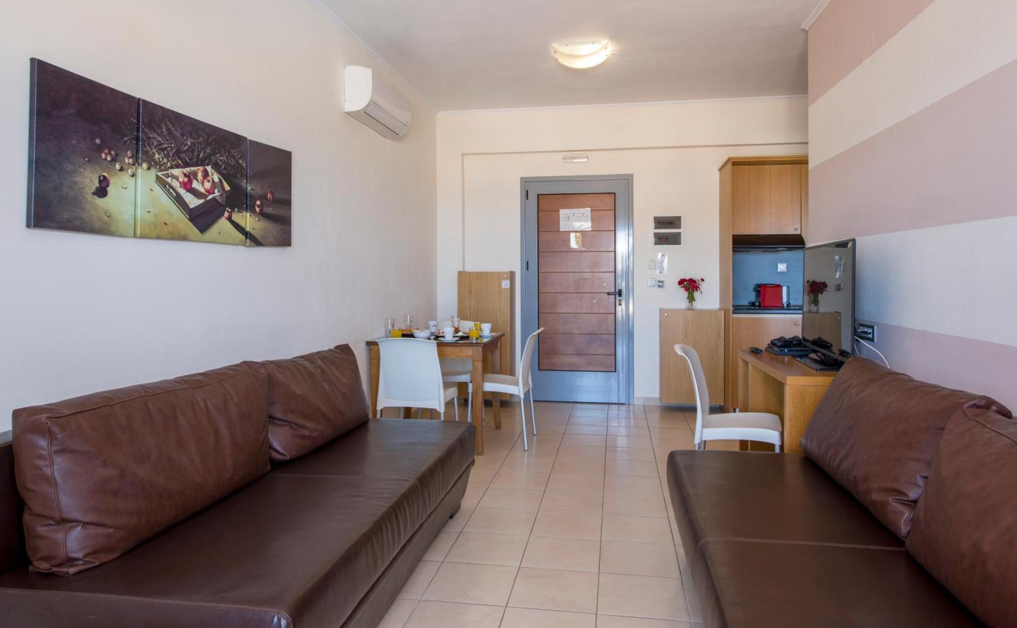 Isida Hotel Agia Marina الغرفة الصورة
